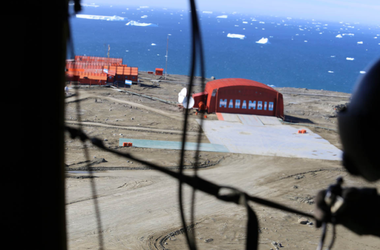 noticiaspuertosantacruz.com.ar - Imagen extraida de: https://elrompehielos.com.ar/seis-de-los-37-intoxicados-en-la-base-marambio-fueron-atendidos-por-el-hospital-de-rio-gallegos