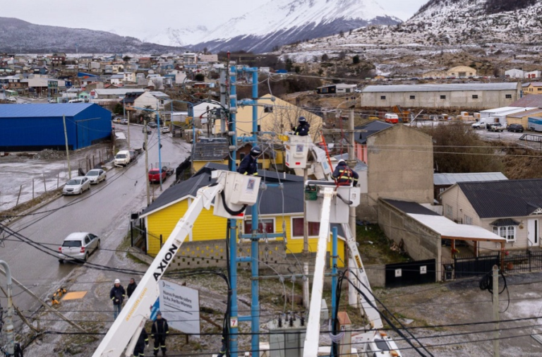 noticiaspuertosantacruz.com.ar - Imagen extraida de: https://elrompehielos.com.ar/ushuia-cortes-rotativos-de-energia-electrica-mientras-se-trabaja-en-normalizar-el-servicio