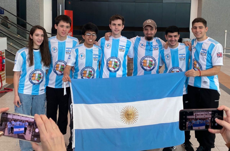 noticiaspuertosantacruz.com.ar - Imagen extraida de: https://elrompehielos.com.ar/olimpiadas-de-matematicas-un-riogalleguense-entre-las-cuatro-medallas-que-gano-argentina