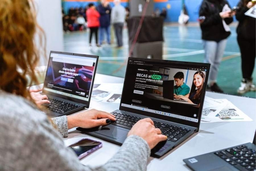 La Agencia de Innovación presentó becas en IA para alumnos del 5° año ...