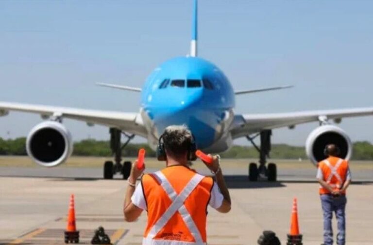 noticiaspuertosantacruz.com.ar - Imagen extraida de: https://elrompehielos.com.ar/aerolineas-argentinas-cerro-el-conflicto-con-los-gremios-aeronauticos