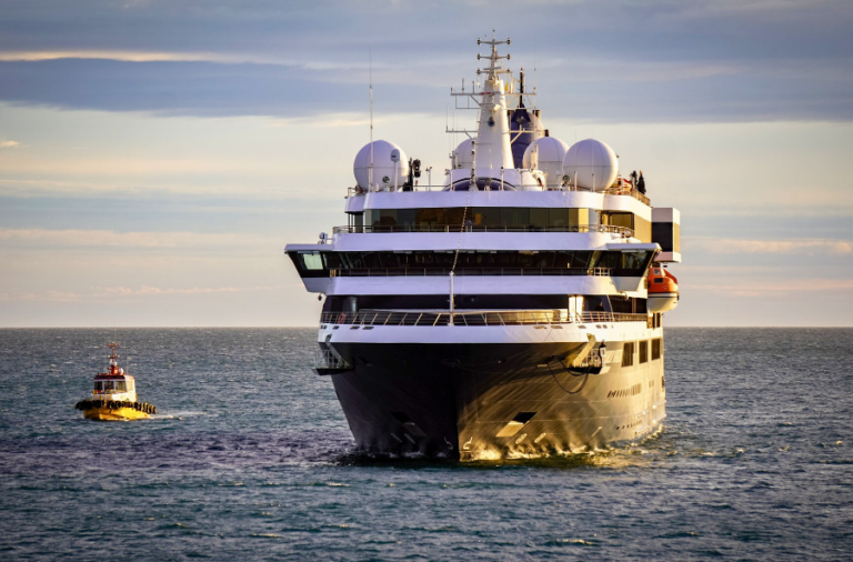 noticiaspuertosantacruz.com.ar - Imagen extraida de: https://elrompehielos.com.ar/el-segundo-crucero-de-la-temporada-arribo-a-puerto-madryn