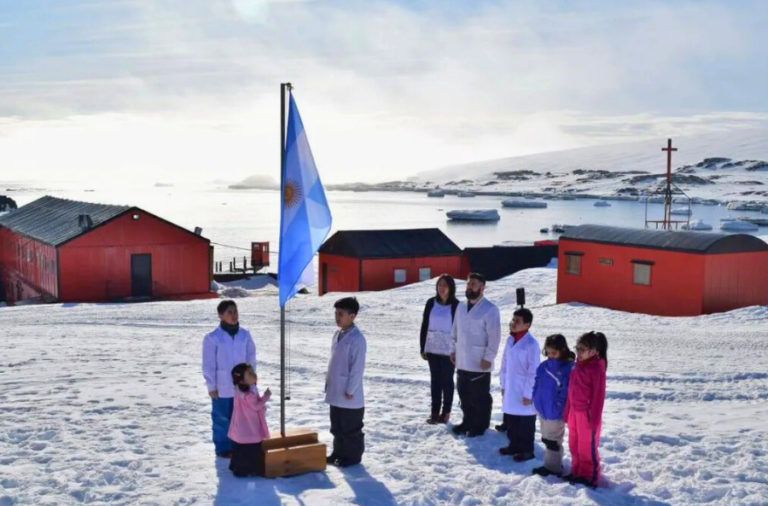 noticiaspuertosantacruz.com.ar - Imagen extraida de: https://elrompehielos.com.ar/en-tierra-del-fuego-debatiran-sobre-el-atlantico-sur-y-la-antartida-como-territorios-estrategicos