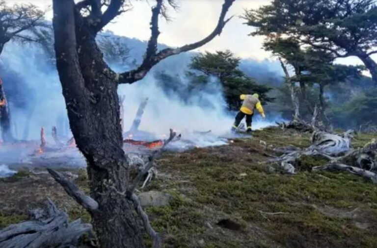 noticiaspuertosantacruz.com.ar - Imagen extraida de: https://elrompehielos.com.ar/nacion-autorizo-un-plan-de-obras-publicas-que-incluye-la-subcentral-de-incendios-de-el-chalten