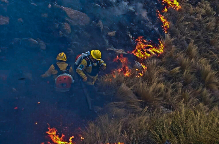 noticiaspuertosantacruz.com.ar - Imagen extraida de: https://elrompehielos.com.ar/gran-parte-de-la-cordillera-patagonica-en-alerta-roja-por-peligro-de-incendios