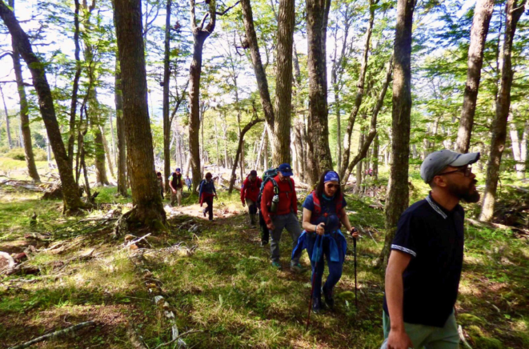 noticiaspuertosantacruz.com.ar - Imagen extraida de: https://elrompehielos.com.ar/nuevo-sendero-de-trekking-por-el-29-aniversario-del-sistema-de-areas-naturales-protegidas