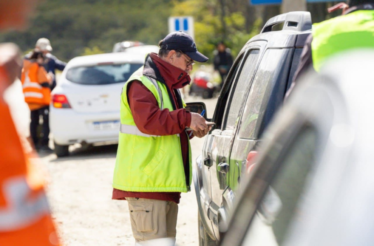 noticiaspuertosantacruz.com.ar - Imagen extraida de: https://elrompehielos.com.ar/mas-de-100-mil-personas-transitaron-por-las-rutas-fueguinas-en-lo-que-va-del-verano