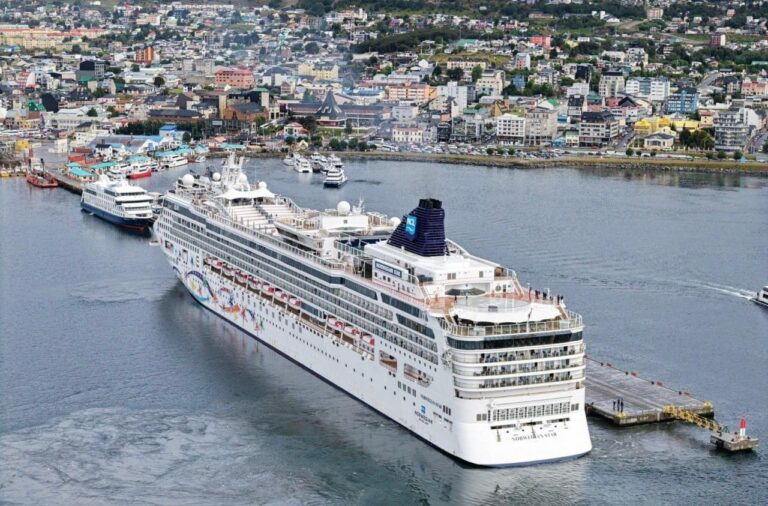 noticiaspuertosantacruz.com.ar - Imagen extraida de: https://elrompehielos.com.ar/historico-el-crucero-norwegian-star-operara-en-ushuaia