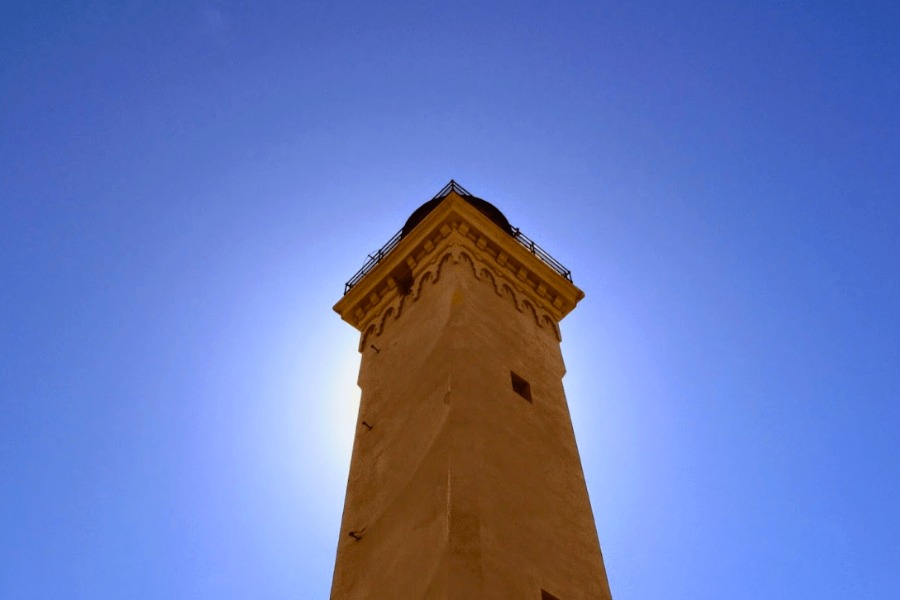 El faro comenzó a operar el 9 de marzo de 1925