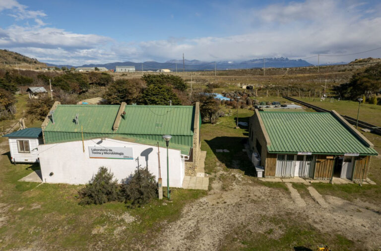 noticiaspuertosantacruz.com.ar - Imagen extraida de: https://elrompehielos.com.ar/tierra-del-fuego-inaugura-laboratorio-de-toxinas-marinas-y-centro-pesquero