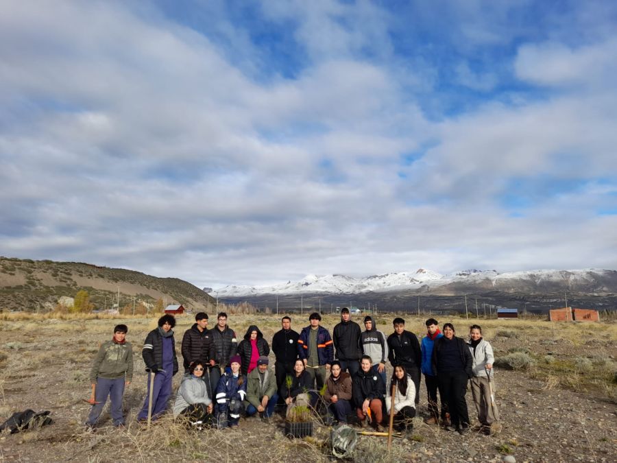 jornada de forestación en Los Antiguos
