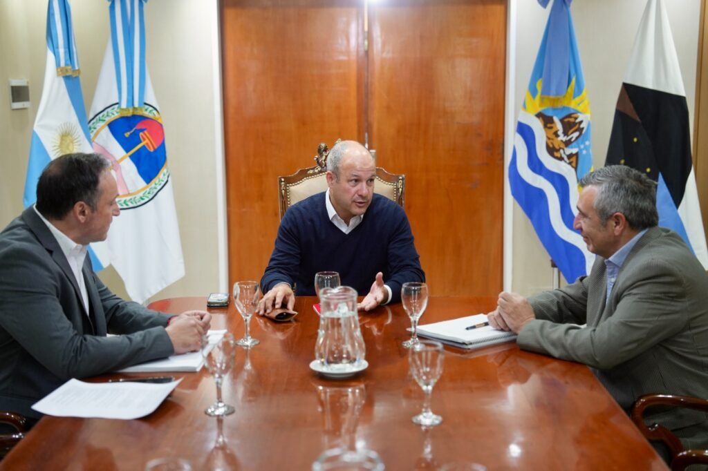 agenda minera Santa Cruz Canadá