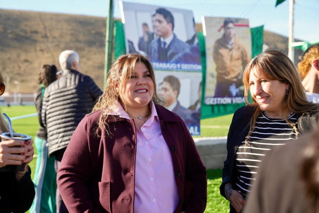 cancha de césped sintético en Gobernador Gregores