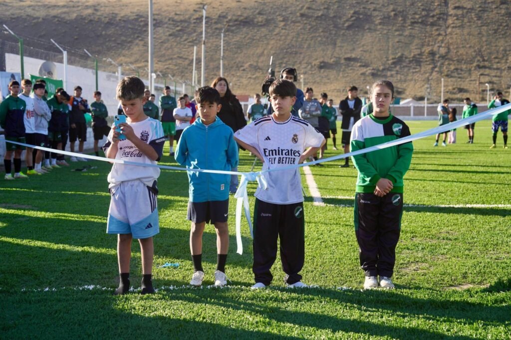 cancha de césped sintético en Gobernador Gregores