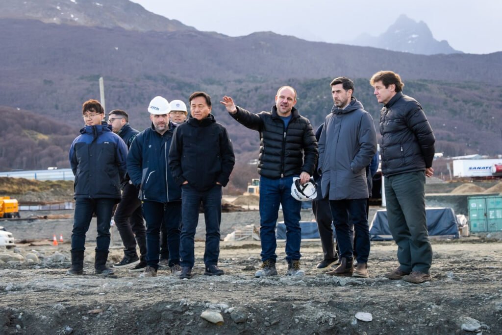 Gustavo Melella recorre la obra de la nueva usina termoeléctrica de Ushuaia