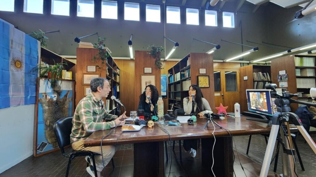 Cristian Lorenzo durante la entrevista de Ciencia en Fuego sobre geopolítica, ciencia y soberanía argentina en la Antártida