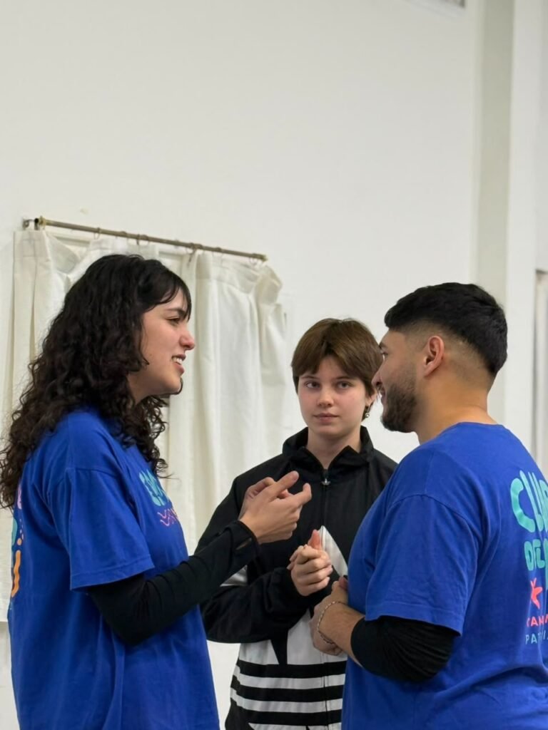 Jóvenes participan de una capacitación del Club del Mar en Caleta Córdova, Chubut
